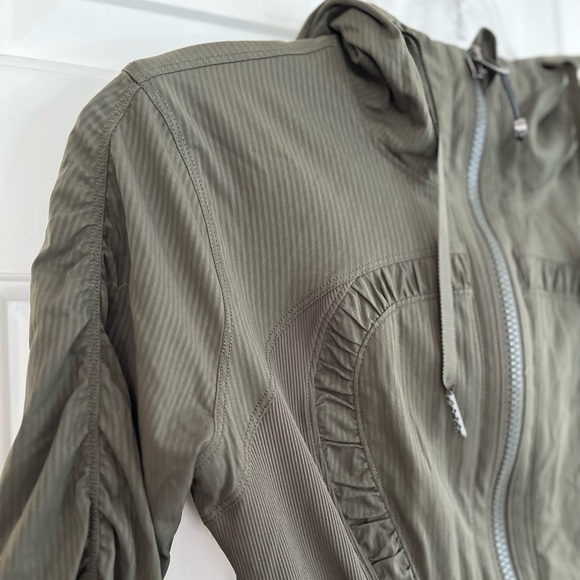 SOLD 💟 LULULEMON Athletic Reversible Dance Studio Jacket III Size 2 Dark Olive - Picture 10 of 16